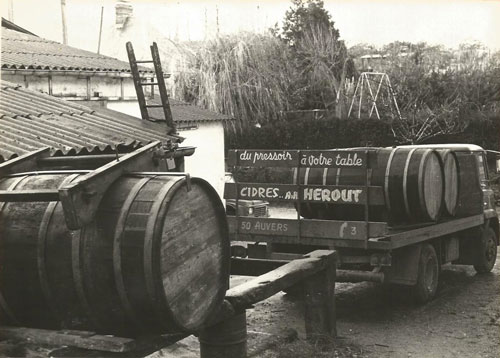 Ancien camion de la cidrerie Hérout des années 50 et 60