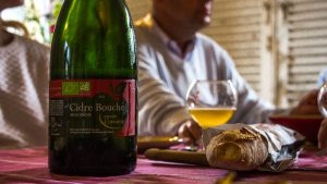 Le Cidre Bouché brut bio à table